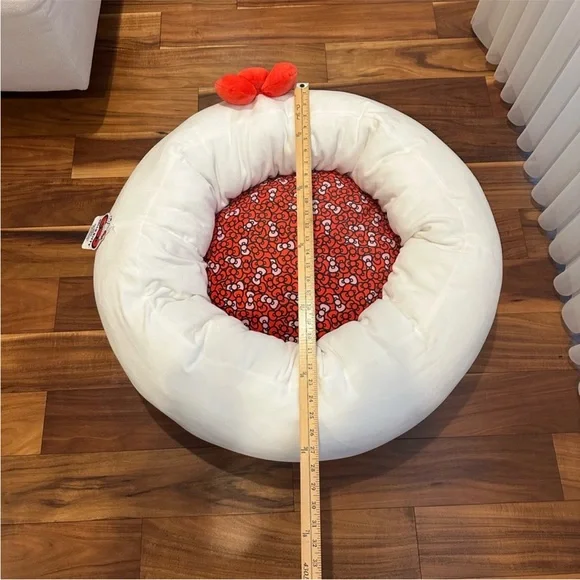 HELLO KITTY SANRIO CHARACTER DOG BED LARGE NEW WITH TAG